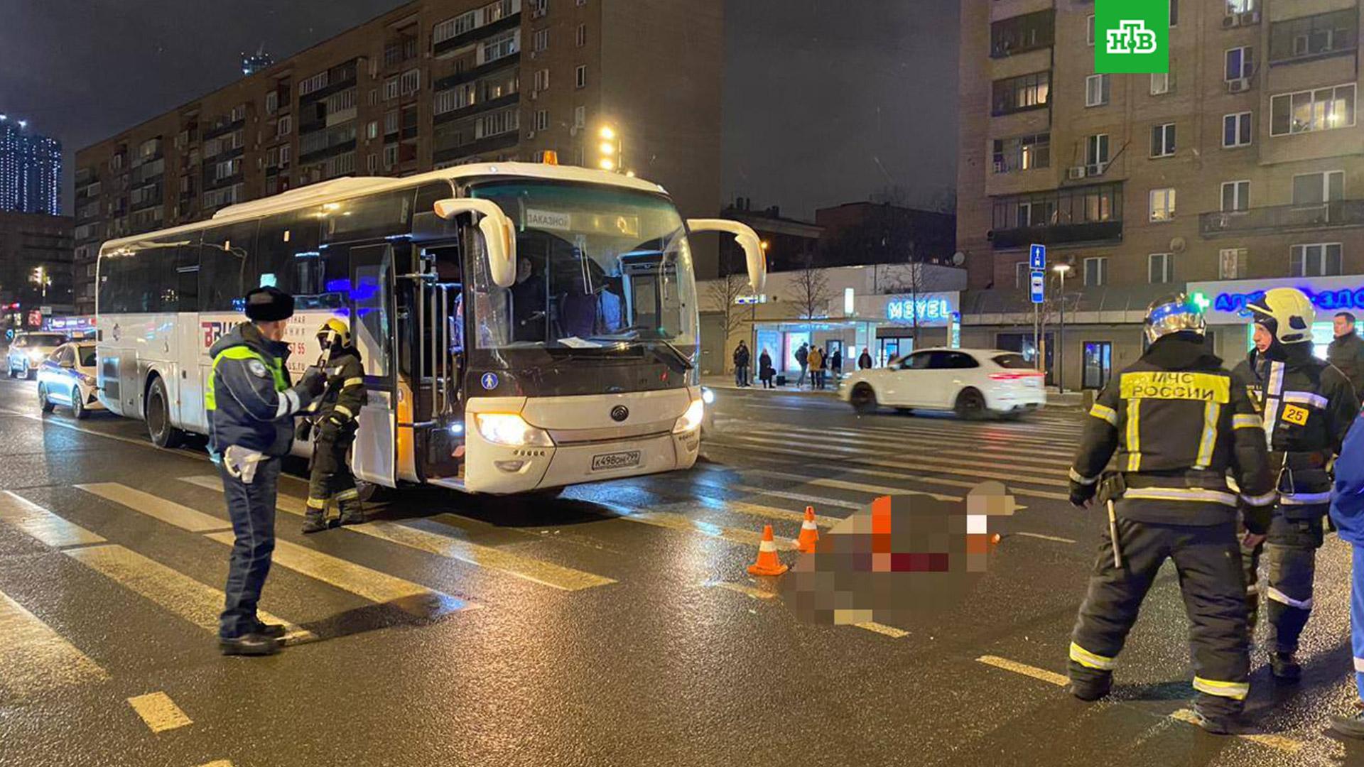 Сбит парень в москве. Сбит парень в москве. Сбит парень в москве. Сбит парень в москве. Наезд на пешеходов на саянской улице в москве.