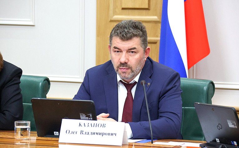 Олег Казанов