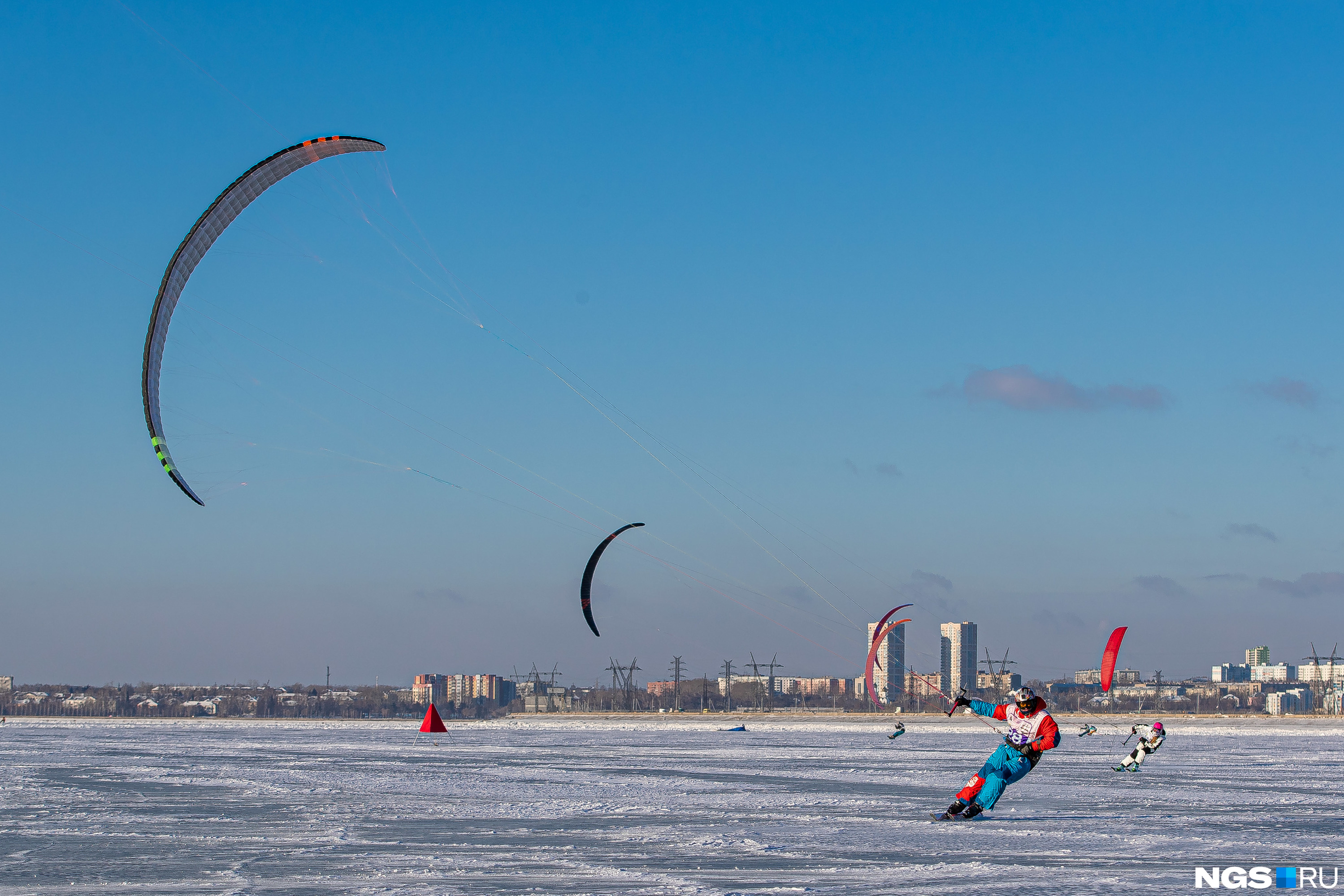 Зимний парусный вид спорта 11 букв сканворд. Новосибирск зимой. Мороз в Новосибирске фото. Маяк Новосибирск зима. Зимние виды Новосибирска.