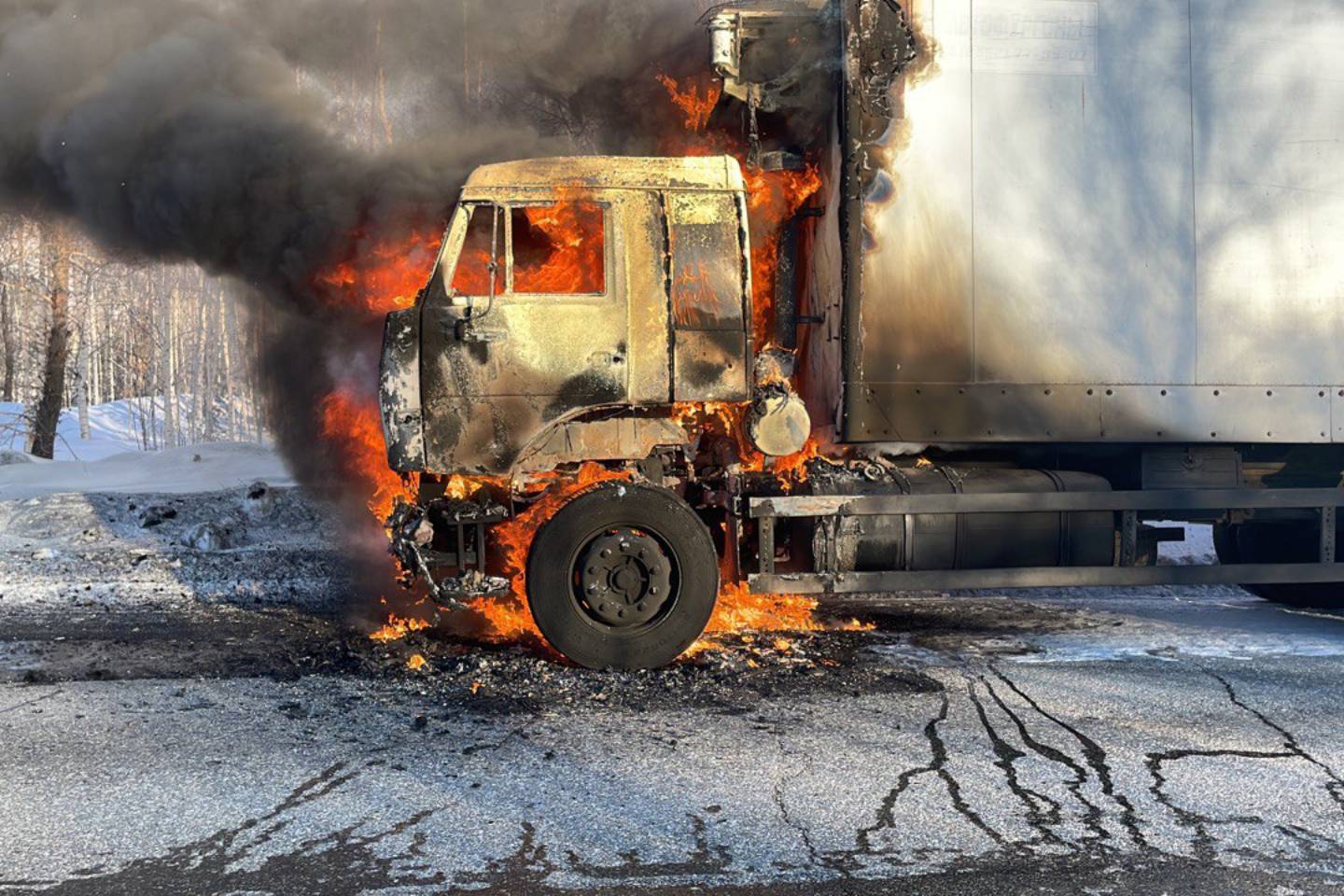 сгоревший камаз. сгоревший камаз. сгоревший камаз. истра горит камаз- 6520. сгоревший камаз.