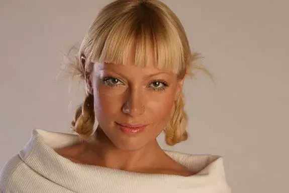 Телеведущая Аврора посоветовала парам не торопиться с разводом после ссоры