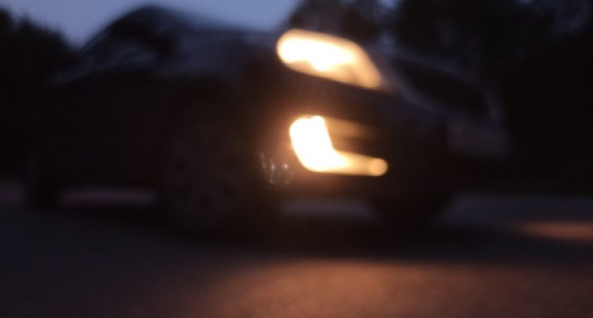 В Коми водитель попал в больницу с множественными травмами после съезда в кювет