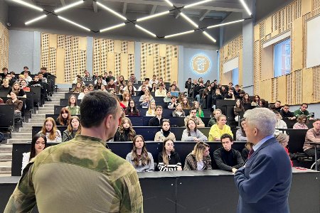 Встреча с Героем: боец СВО Айрат Зиянгиров рассказал студентам КГАСУ о службе на передовой