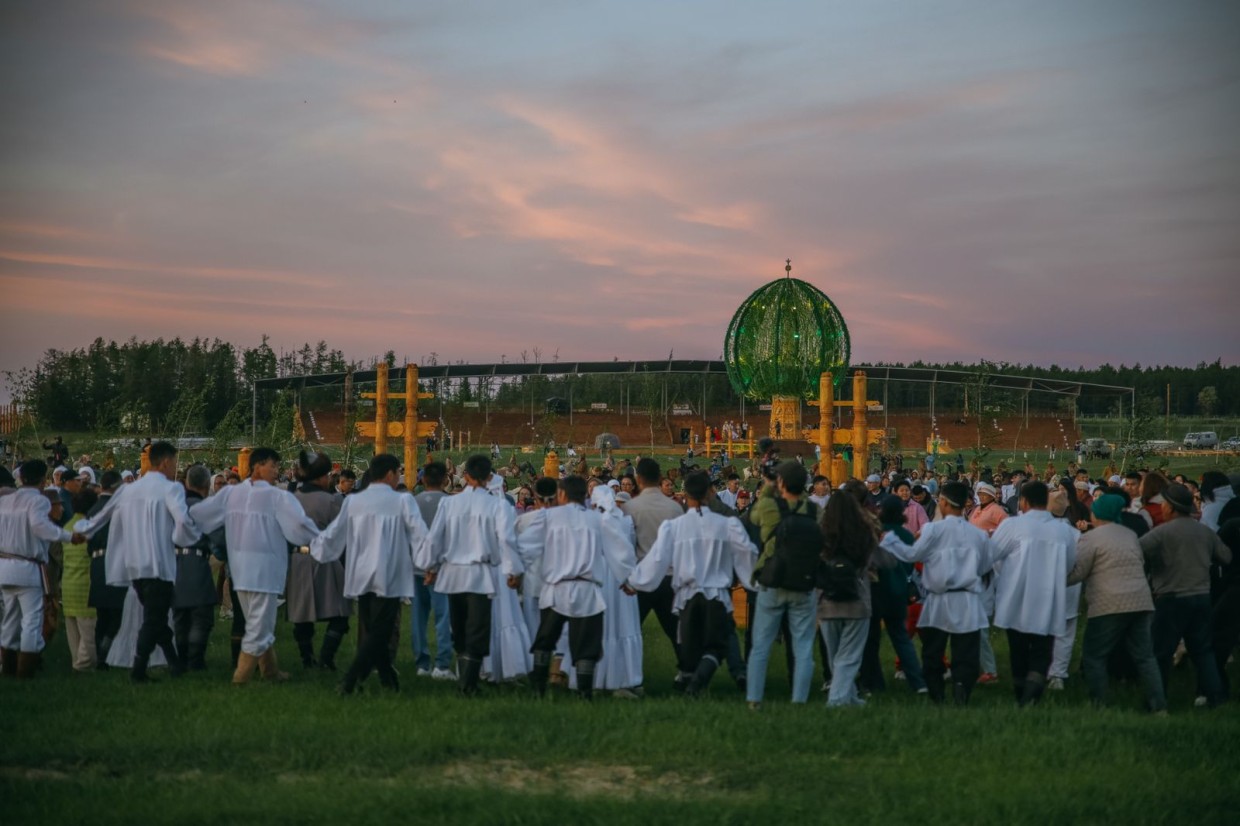 Танцы до поздней ночи: кто из звезд якутской эстрады выступит на Ысыахе Туймаады? Список