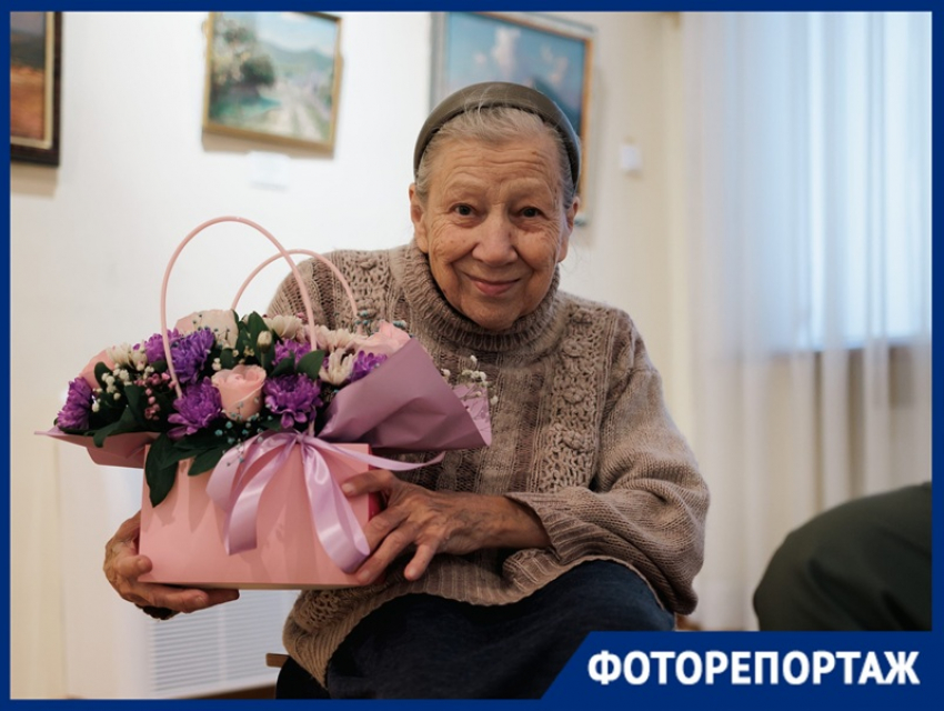 «Замечает то, чего не видят тысячи»: ставшая звездой бабушка с фотоаппаратом показала свои работы за 60 лет