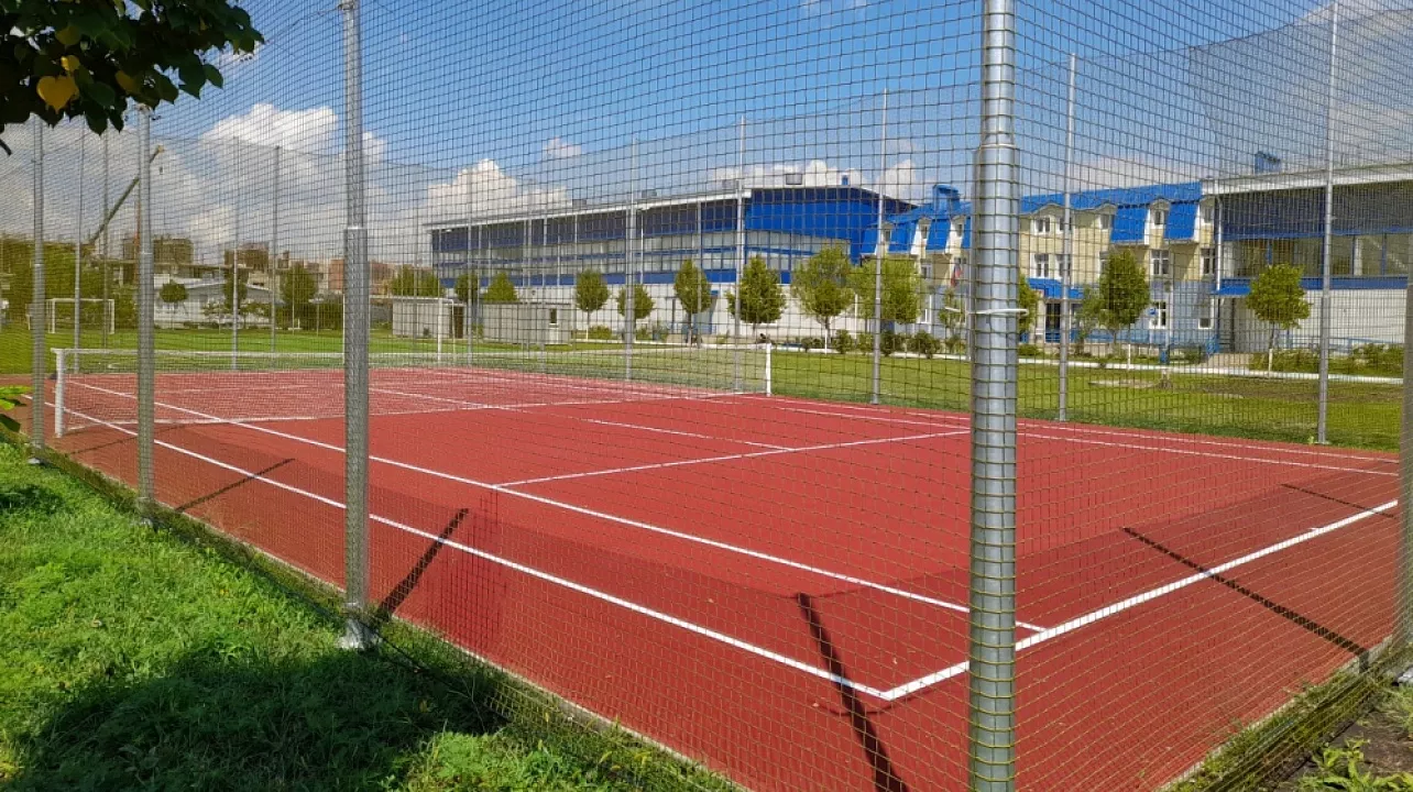 Теннисный корт краснодар. Лефортово теннисные корты. Лефортово парк корт теннис. Теннисный корт Хасанская.