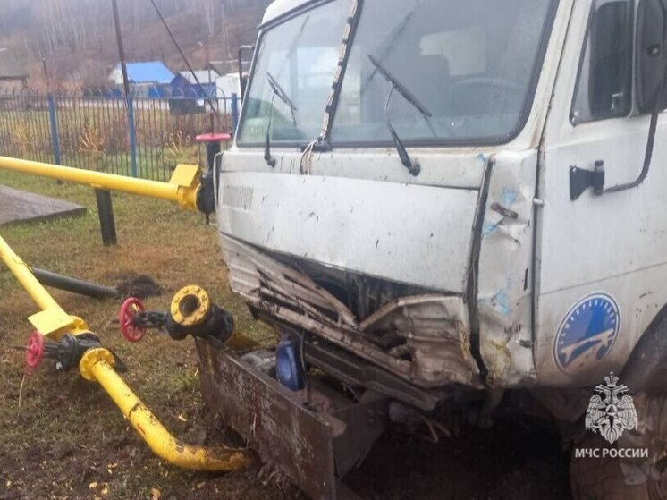 Автомобилист из Башкирии наехал на газовую трубу