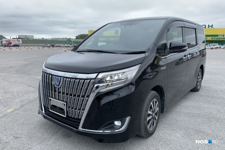 Toyota Esquire 2018 года выпуска
