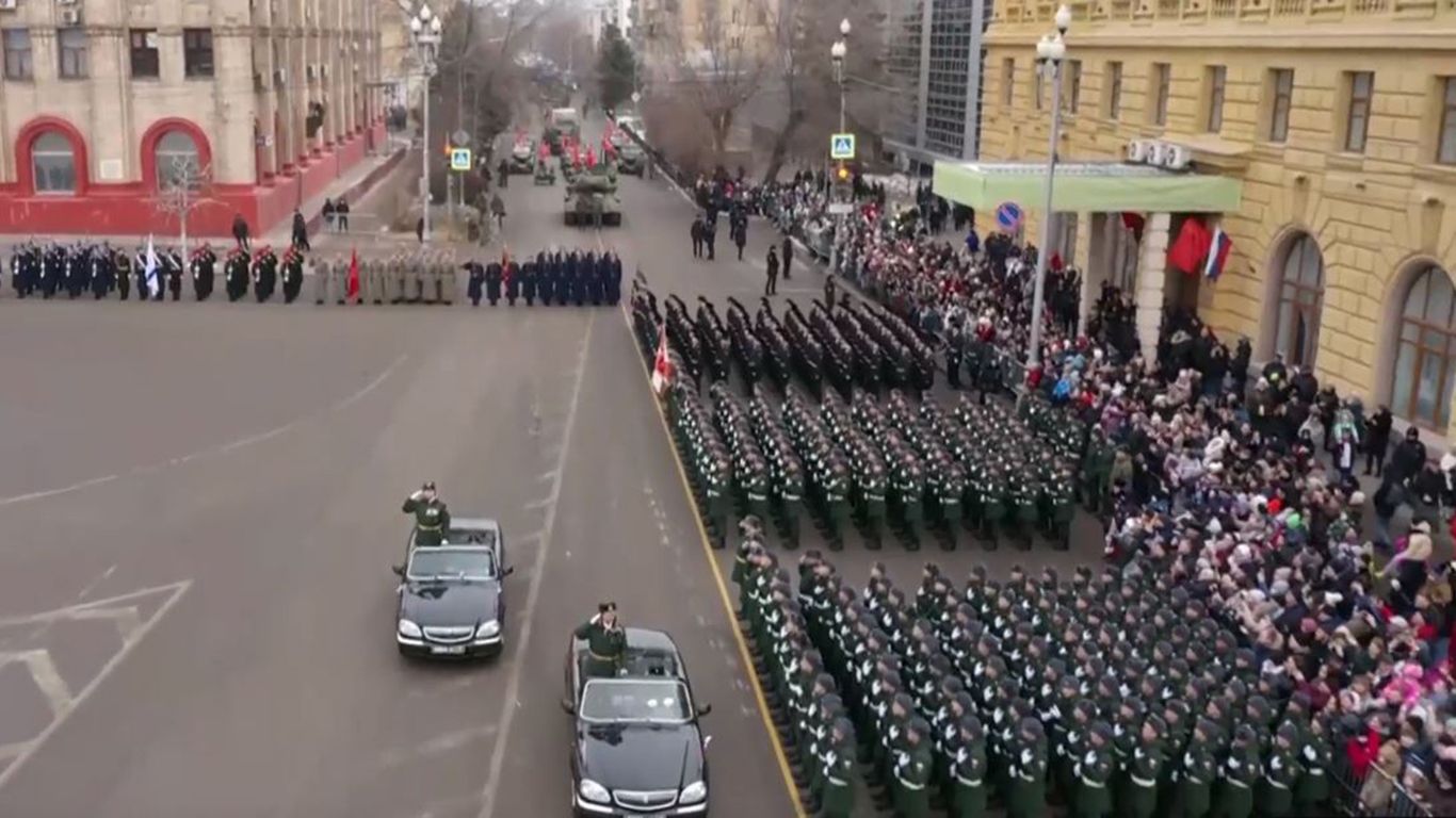 Парад в волгограде. Парад победы фото. Парад в волгограде. Парад в честь 80 летия сталинградской битвы. Парад в волгограде.