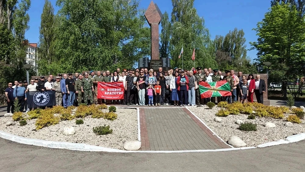 В преддверии Дня Победы в Балаково открыли обновленный мемориал героям