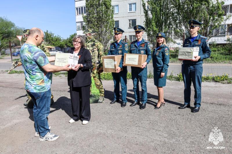 Омские спасатели присоединились к акции «Подарок солдату Победителю»