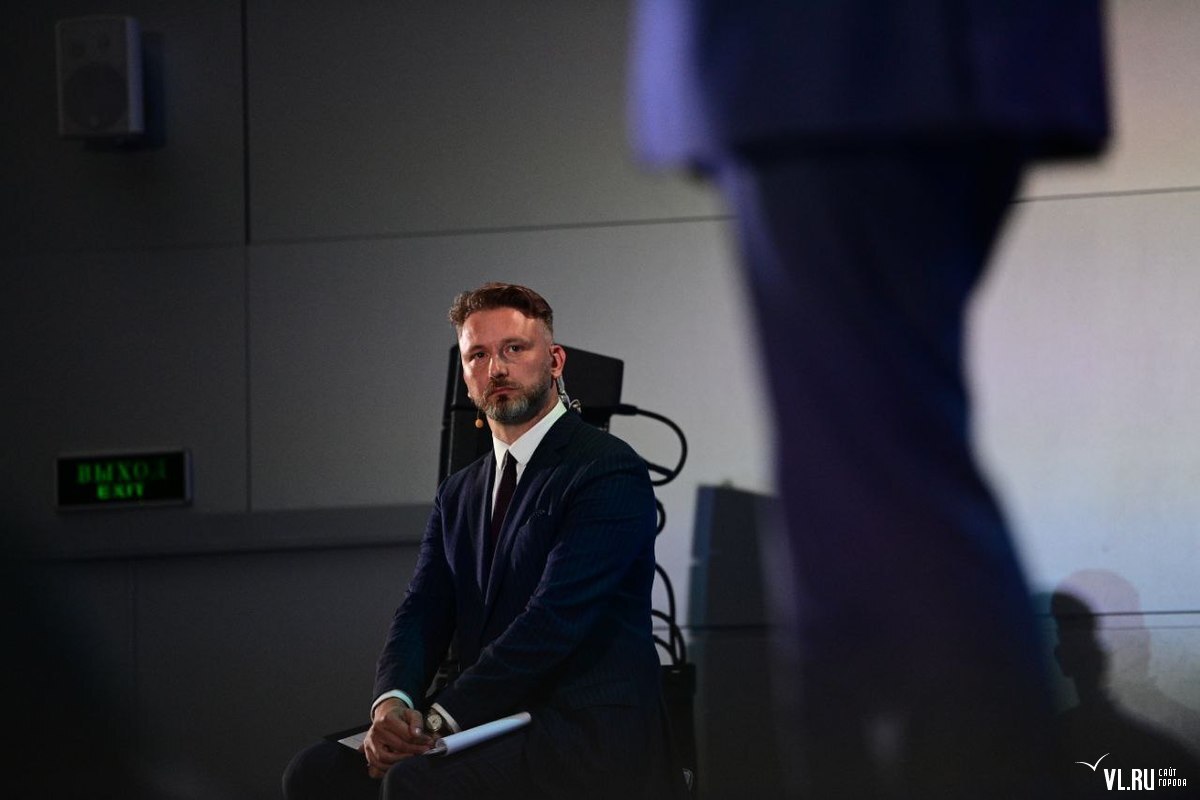 Модератор сессии. Модератор сессии. Артемий лебедев. Рэф 2022 фото. Модератор сессии.