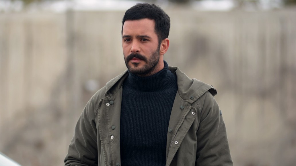 турецкий сериал «Ворон», актер Барыш Ардуч