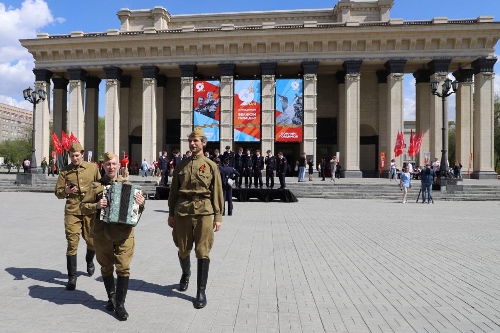 На площадке возле оперного театра, фото Александры Федотовой