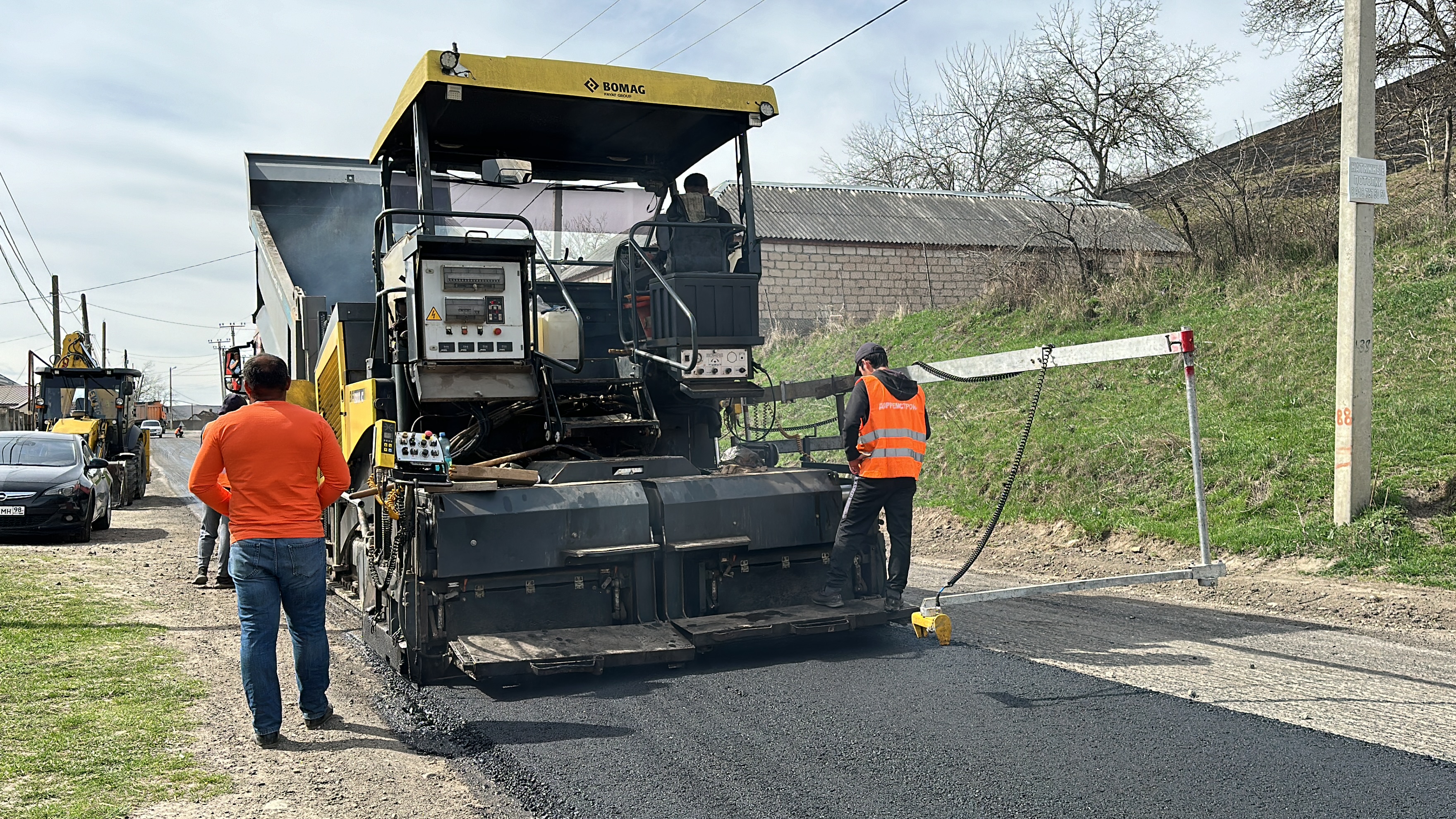 В Баксанском районе продолжается ремонт автодороги протяжённостью 18 км 