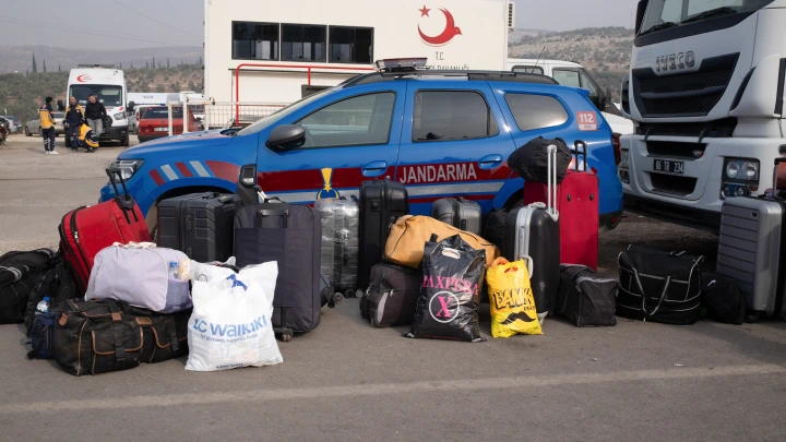 Наводнения в Турции: спасательные вертолеты экстренно вывезли туристов из опасной зоны