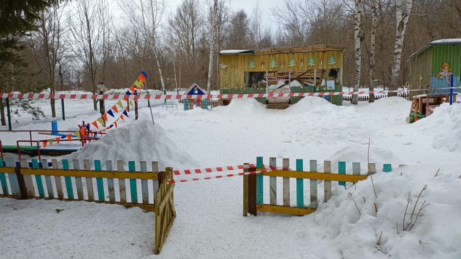 В Ярославской области заведующую детским садом оштрафовали за рухнувшую крышу веранды