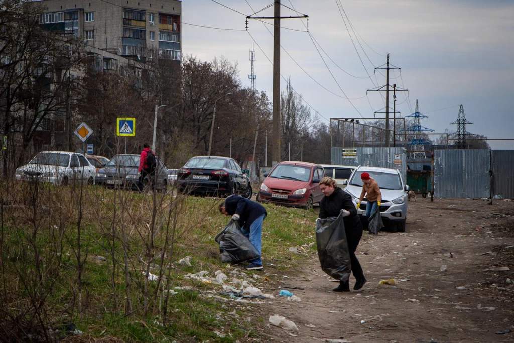 В Курске на улице Заводской планируют убрать около 50 кубов мусора