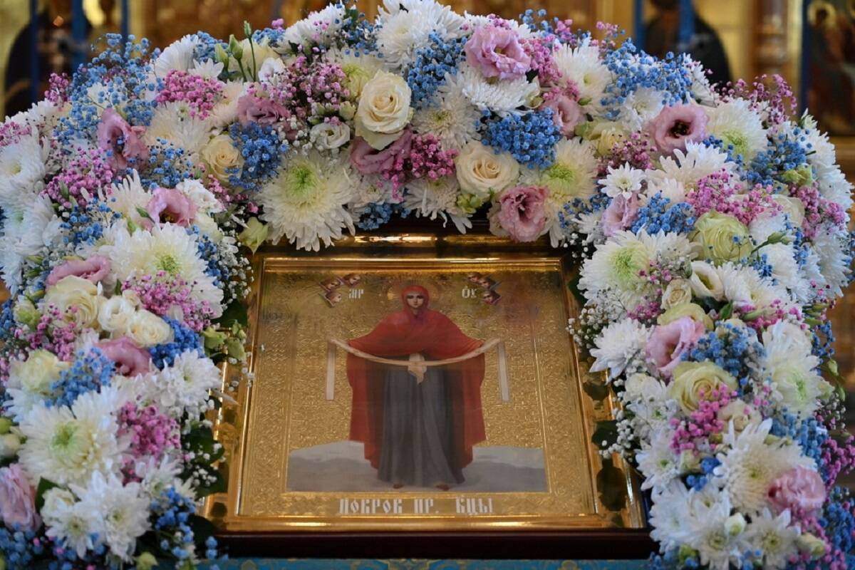 Курган брянск осень. Курган бессмертия брянск осень. Дождь на улице. Брянск 14 октября. Участвовать в уборке.