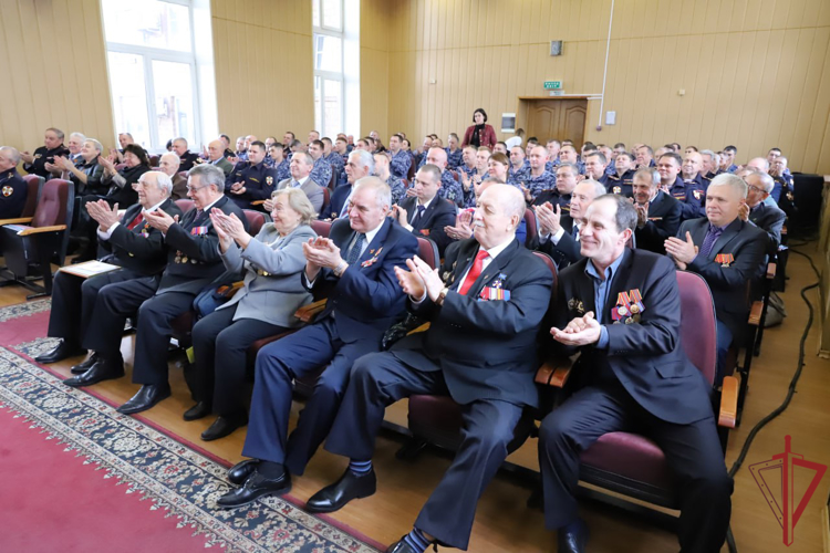 Начальник Главного управления вневедомственной охраны Росгвардии поздравил сотрудников столичной вневедомственной охраны с их профессиональным праздником