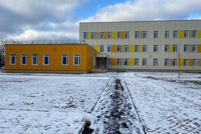 В Ломоносовском районе сдали детсад и школу