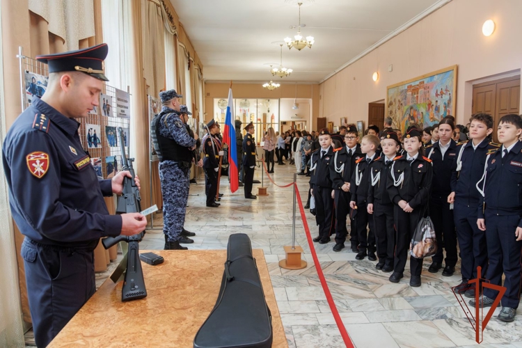 Военнослужащие и сотрудники Росгвардии по Хакасии отметили 10-летие образования ведомства 