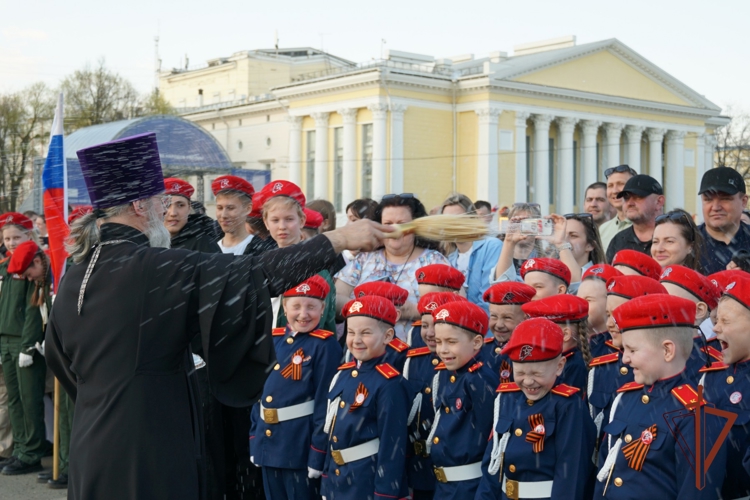 В Кирове подшефные росгвардейцев приняли участие в церемонии принятия Присяги (видео)