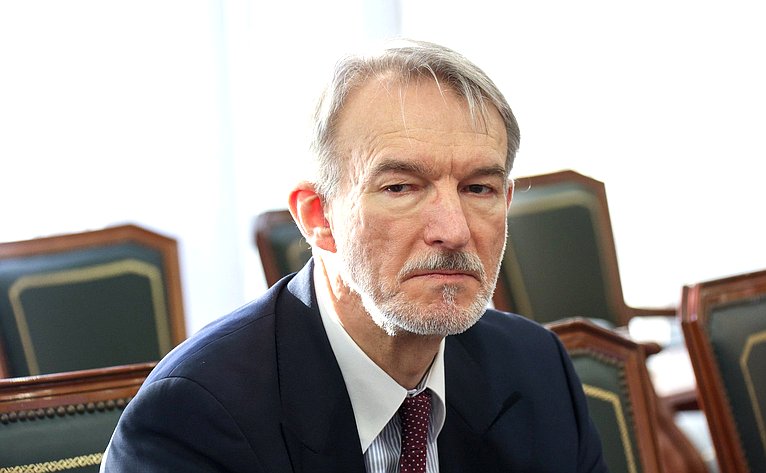 Встреча заместителя Председателя Совета Федерации Константина Косачева с Чрезвычайным и Полномочным Послом Объединенных Арабских Эмиратов в РФ Мухаммедом Аль-Джабером