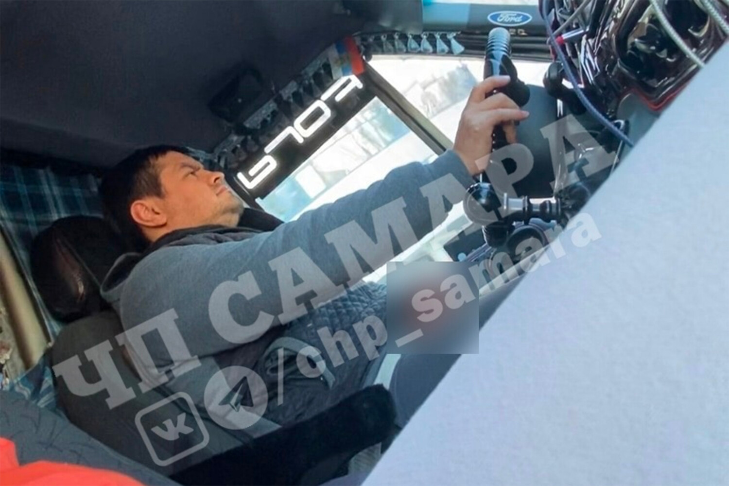зачем водители автобусов машут друг другу