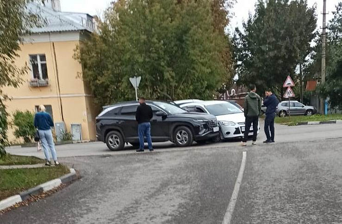 Тула происшествия за неделю. Улица Серебровская ДТП.