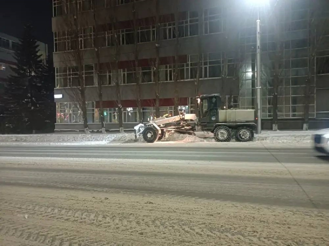 С улиц Уфы за ночь вывезли полторы тысячи кубометров снега | 4