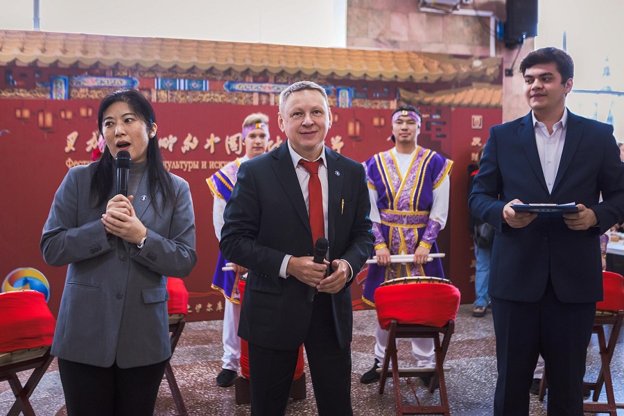 6O4A8667 2000 2000 198713