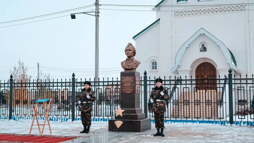 В казачьем кадетском корпусе под Астраханью открыли бюст Александру Суворову