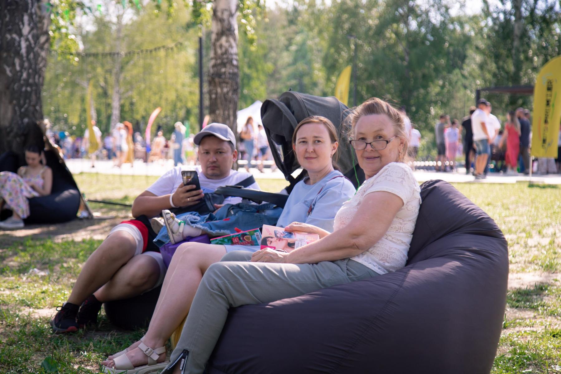 Фото Звёзды на сцене и трансформеры в парке: в Новосибирске с размахом завершилось празднование Дня города. Полный фотоотчёт 26