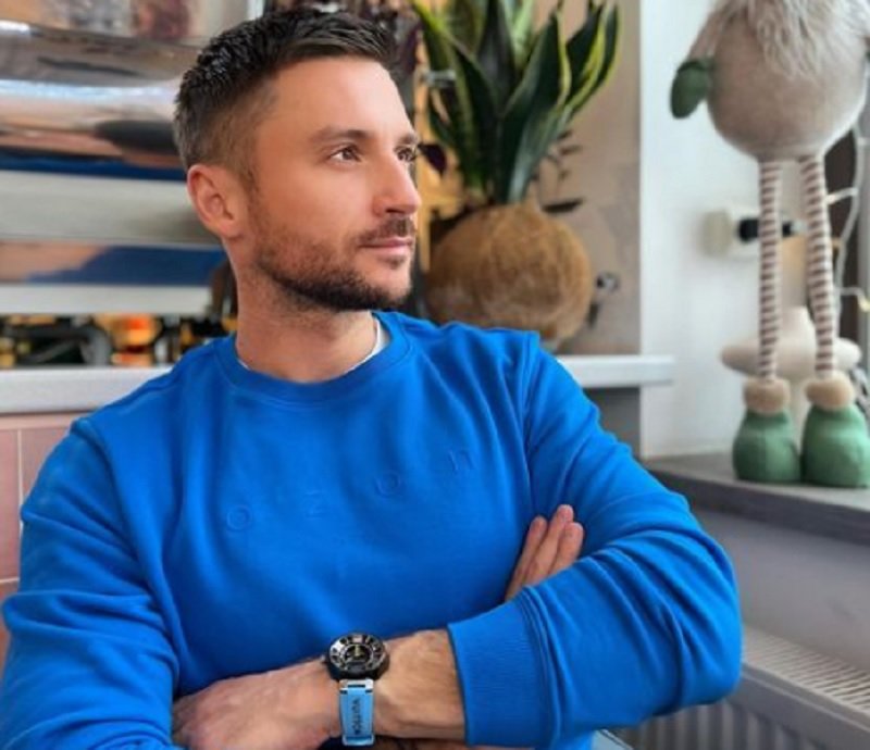 Сергей Лазарев признался, что ограничивает время пребывания детей в гаджетах