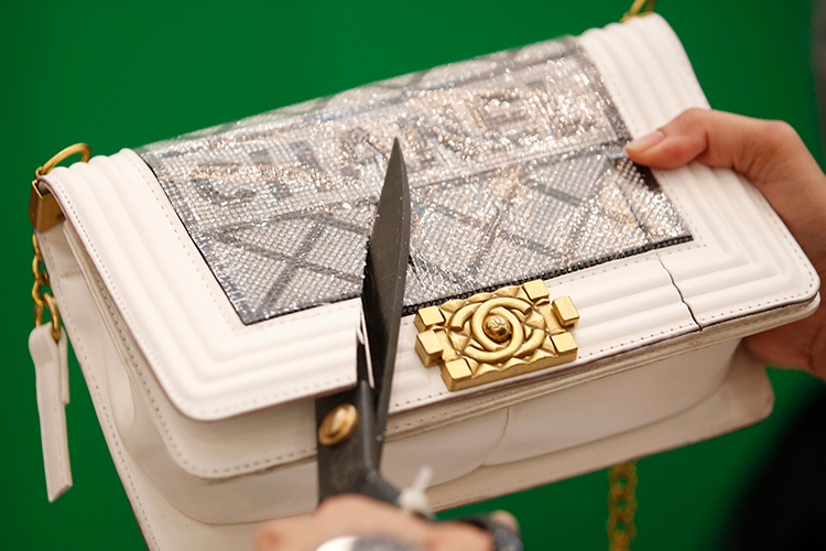 По каким-то сегментам же к белому продавцу зайти вообще невозможно: ниши заняты либо прямым контрафактом, либо криво ввезенным товаром