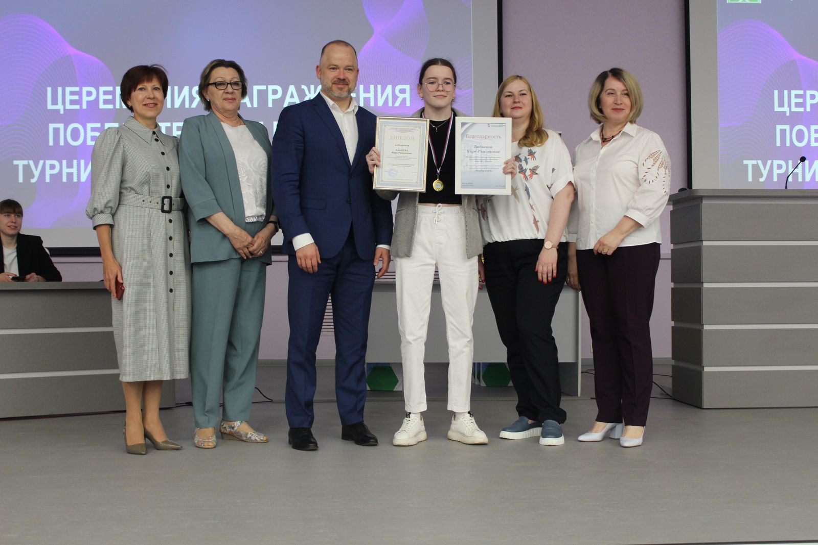 Ярославль выиграл. Кхл локомотив. Парад 9 мая ярославль. Ярославль выиграл. Последние выигрыши в ярославле столото.