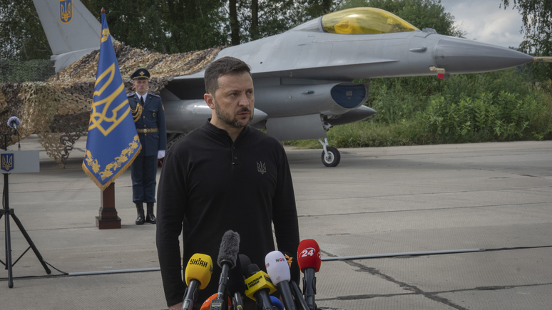 WP: Зеленский уволил командующего ВВС Украины после крушения F-16
