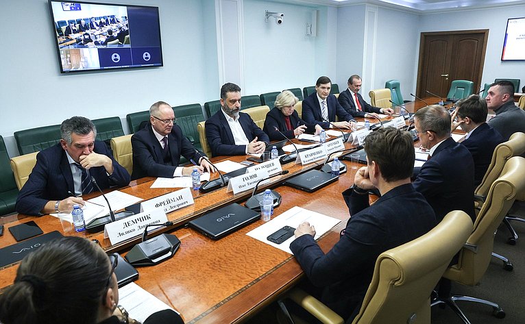 Круглый стол Комитета Совета Федерации по экономической политике «О ходе мониторинга состояния производства малотоннажной химии в Российской Федерации»