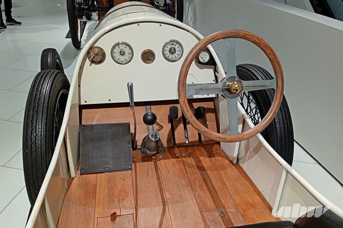 От экспериментов с электричеством до Volkswagen Beetle: 150 лет со дня рождения Фердинанда Порше