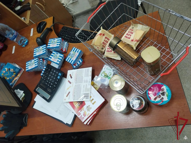 В Улан-Удэ сотрудники вневедомственной охраны задержали подозреваемого в краже из супермаркета