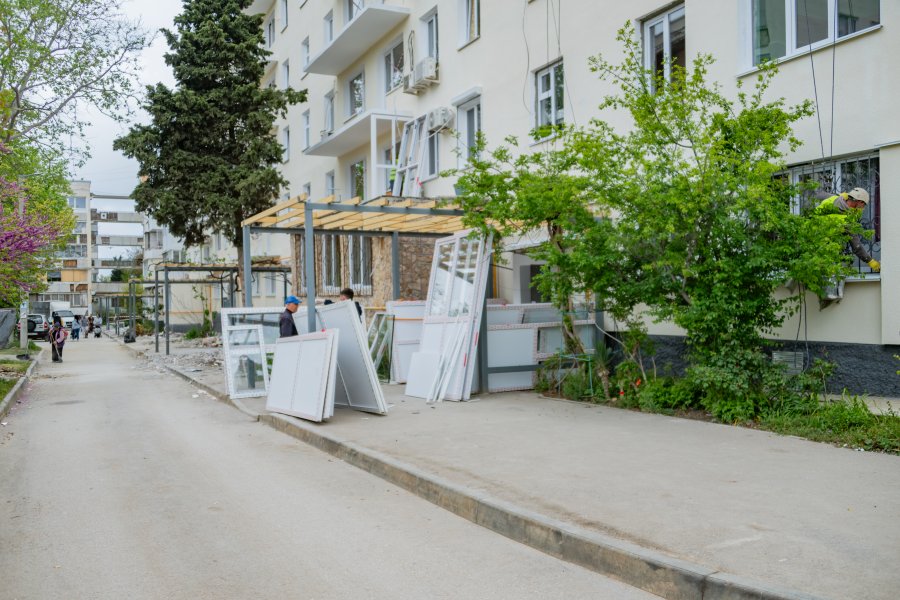 Восстановление домов на улице Корчагина ведется по графику