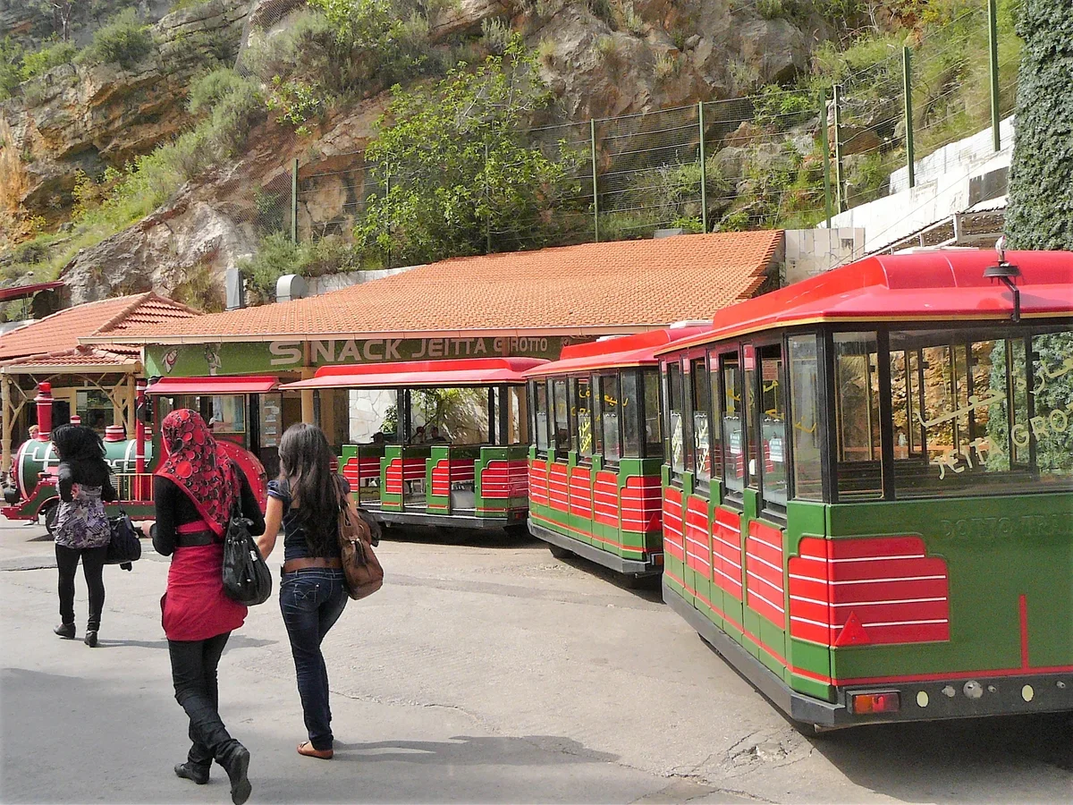 парки в ливане. набережная корниш в бейруте. ливан бейрут достопримечательности. ливан бейрут достопримечательности. батрун ливан.