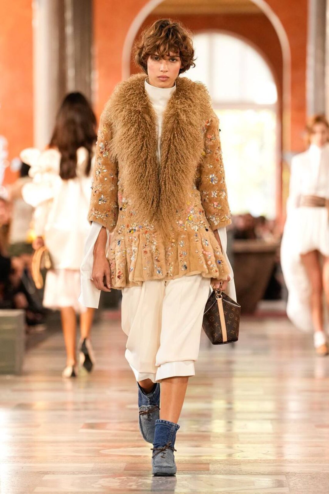 Орыс әйел оны есекке сұрайды