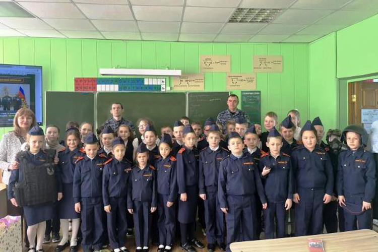 Росгвардейцы провели урок мужества для учащихся гимназии 