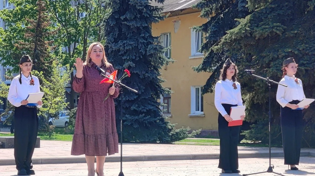 Жители Фокинского района Брянска провели митинг и автопробег в честь Дня Победы