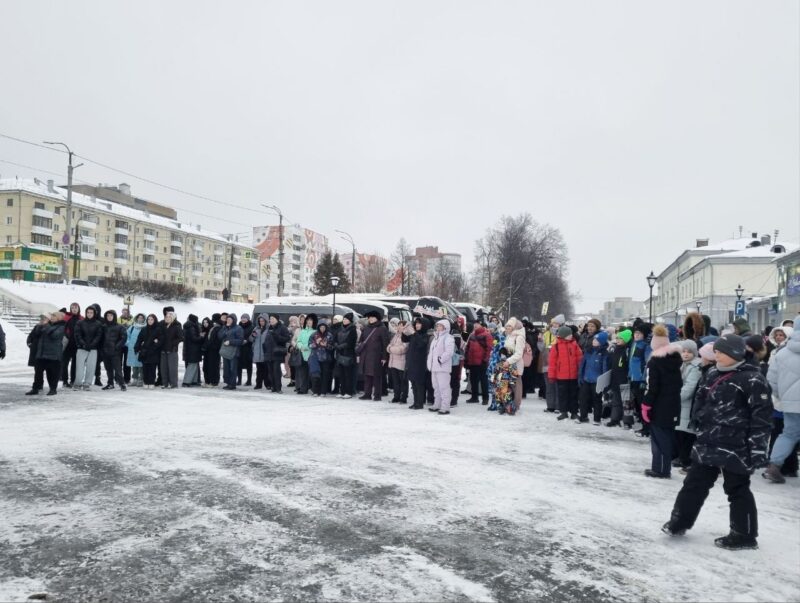 Более 200 туристов из Самары прибыли в Новогоднюю столицу России