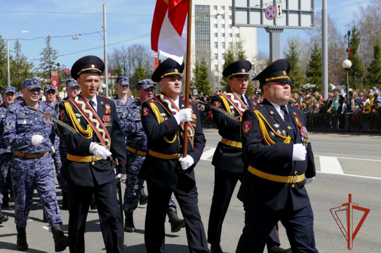 Росгвардия приняла участие в параде Победы в Томске