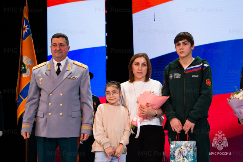 За вклад в безопасность Югры: состоялась торжественная церемония награждения спасателей