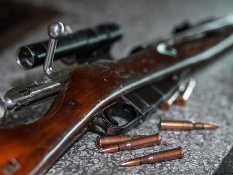 Оружие и почти сотню патронов сдали в полицию жители Чебаркуля